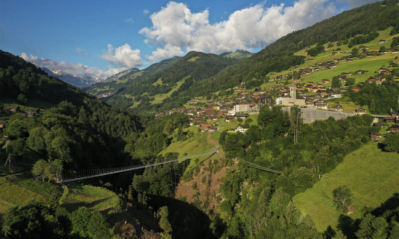 Une vue d'avion de la passerelle de Troistorrents.