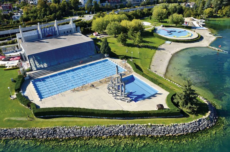 La vue d'ensemble de la piscine. Nid-du-Crô, Neuchâtel