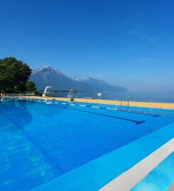 🏊🏖️ Piscine Extérieure de Villeneuve