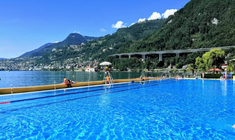 🏊🏖️ Piscine Extérieure de Villeneuve