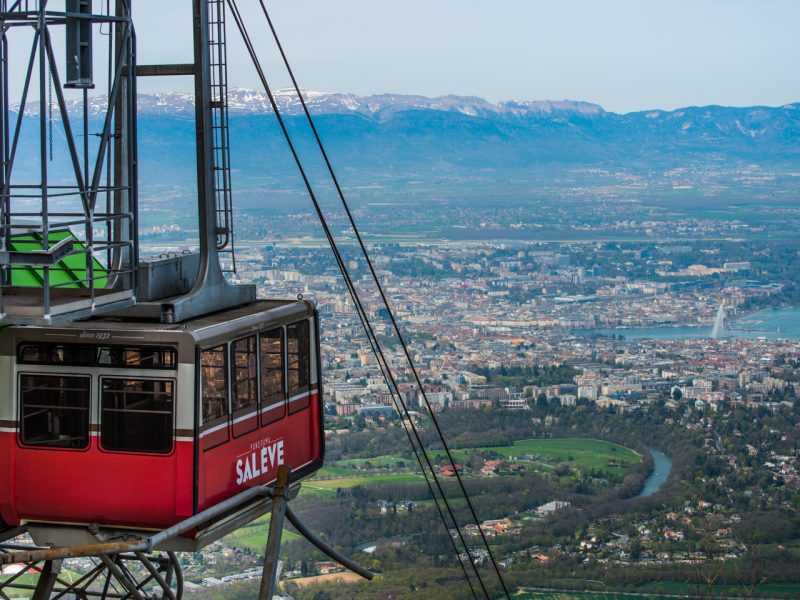 La ville sur Genève depuis le sommet du téléphérique.
