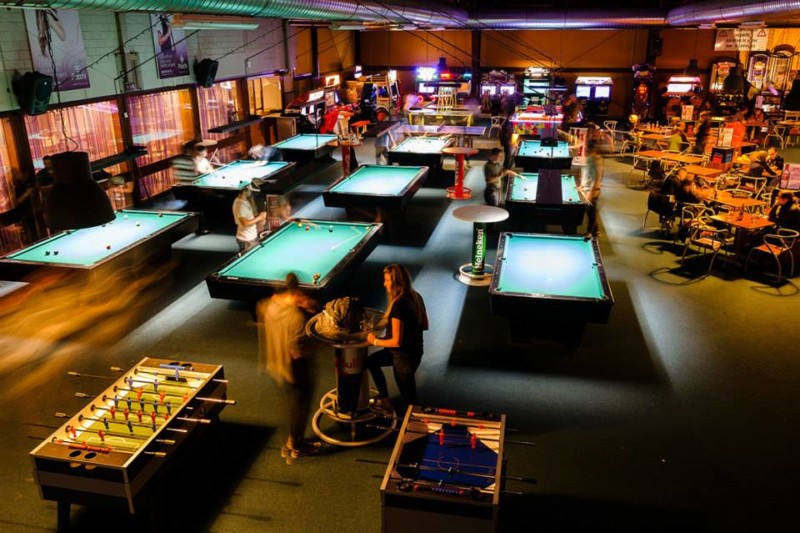 Les tables de billard. XL Bowling - La Chaux-de-Fonds