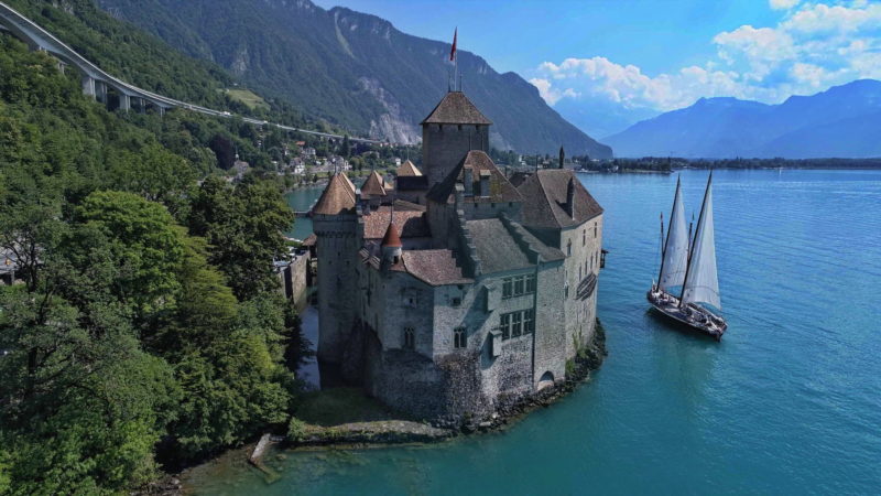 Le magnifique château de Chillon sur son île entre Montreux et Villeneuve.