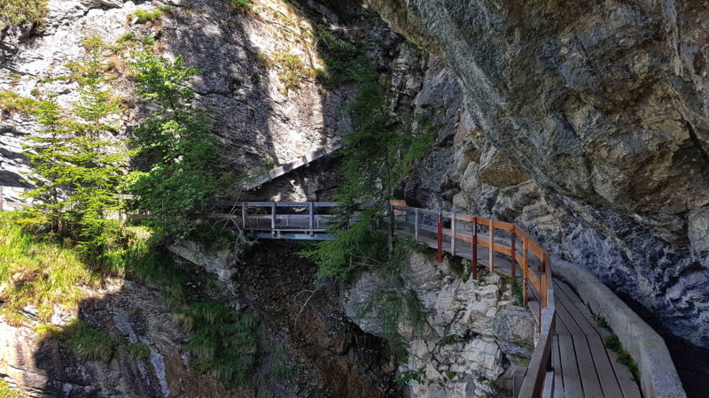 Un pont au-dessus du vide.