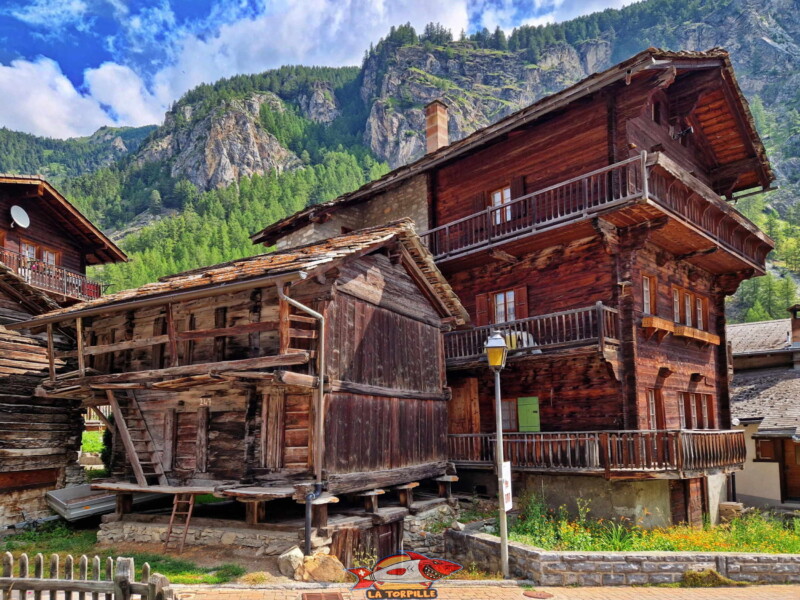 La ville d'Evolène dans le val d'Hérens. 