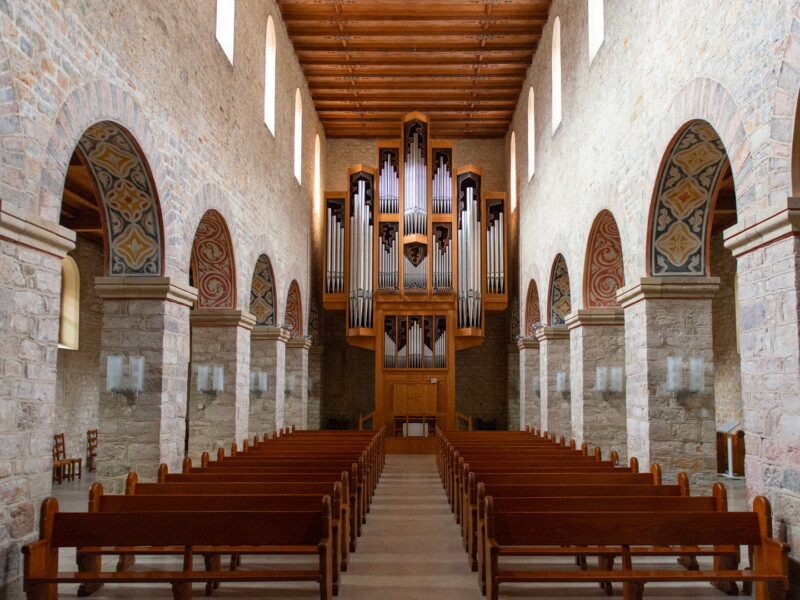 L'intérieur de la collégiale. L'intérieur de la collégiale.