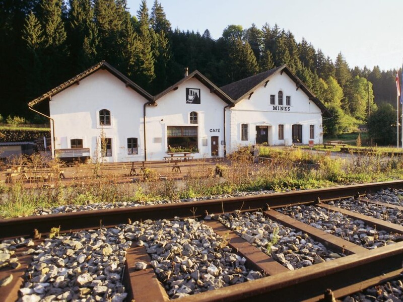 Le bâtiment de réception des mines d'asphalte. Il héberge aussi Asphalt Story, le shop et le café.