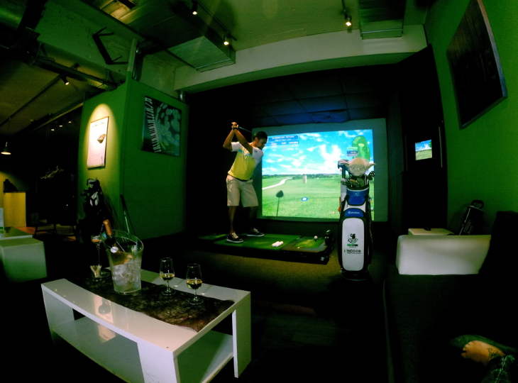joueur. l'indoor golf carouge