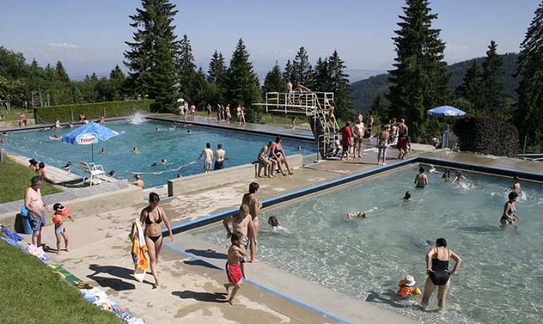 🏊 Piscine Extérieure de Sainte-Croix