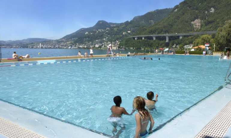 🏊🏖️ Piscine Extérieure de Villeneuve