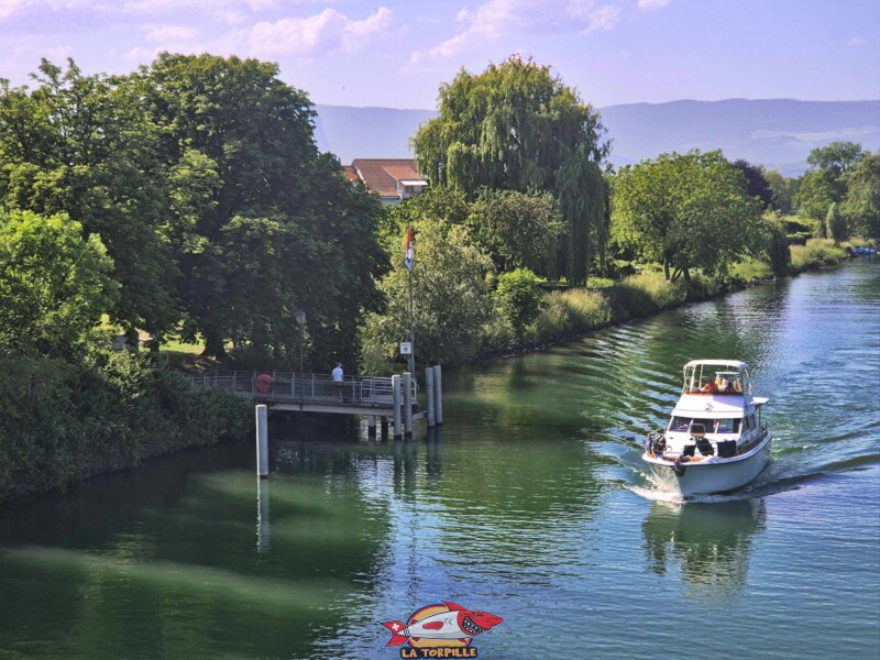 Débarcadère de Sugiez, Mont-Vully, canal de la Broye, canton de Fribourg