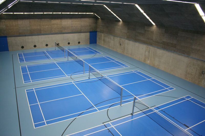 Les terrains de badminton en intérieur