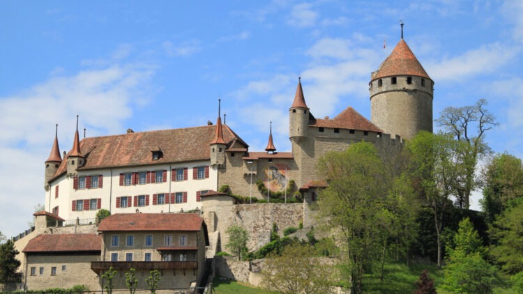 Le magnifique château de Lucens. Au Moyen-Âge, il appartenait à l'Évêque de Lausanne.