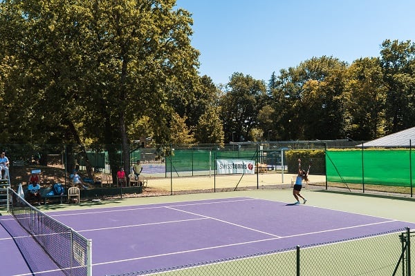Les terrains de tennis en extérieur du Geneva Country Club.
