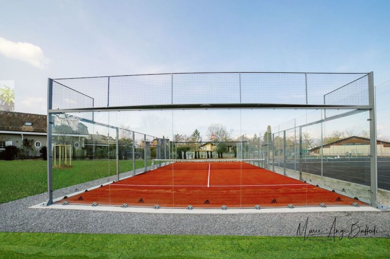 Le terrain de padel de Collonge-Bellerive en extérieur.