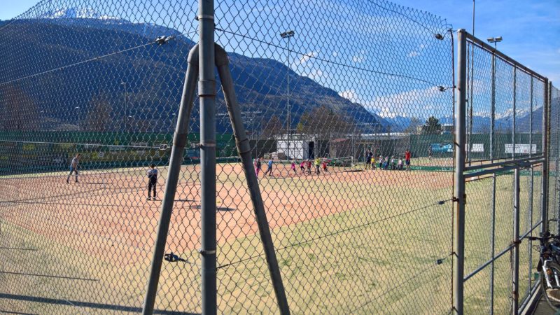 Les terrains de tennis de Conthey en extérieur.