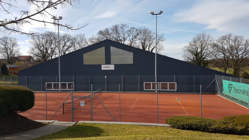 Les terrains de tennis de Grolley en extérieur.