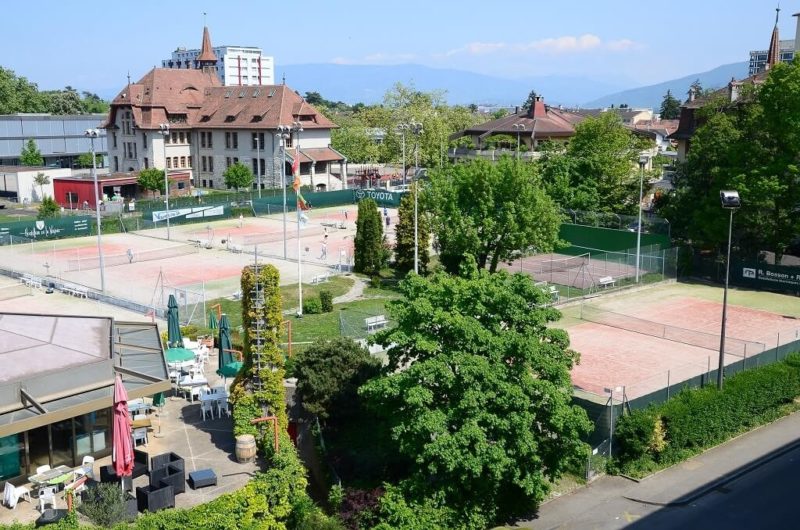 Les terrains de tennis de Lancy en extérieur.