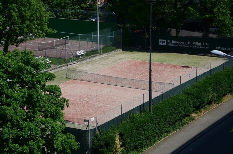 Les terrains de tennis de Lancy en extérieur.