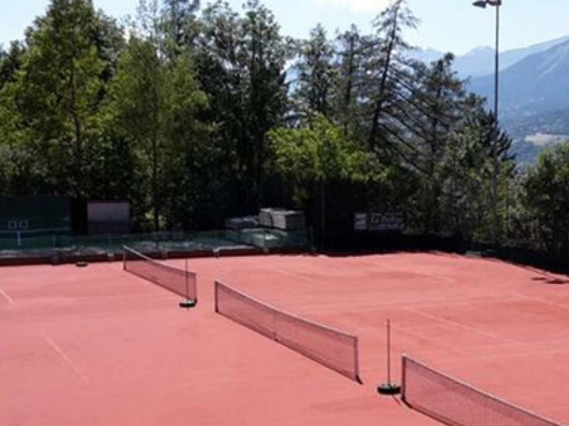 Les terrains de tennis de Lens en extérieur. Les terrains de tennis de Lens en extérieur.