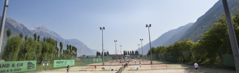 Les terrains de tennis de Martigny en extérieur.