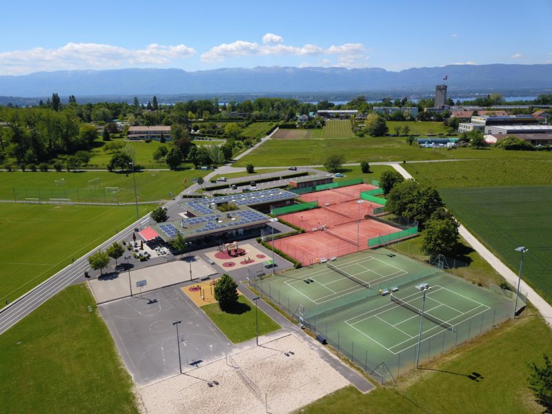 Les terrains de tennis de Meinier en extérieur.