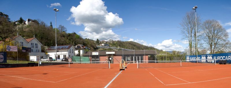 Les terrains de tennis de St-Blaise en extérieur