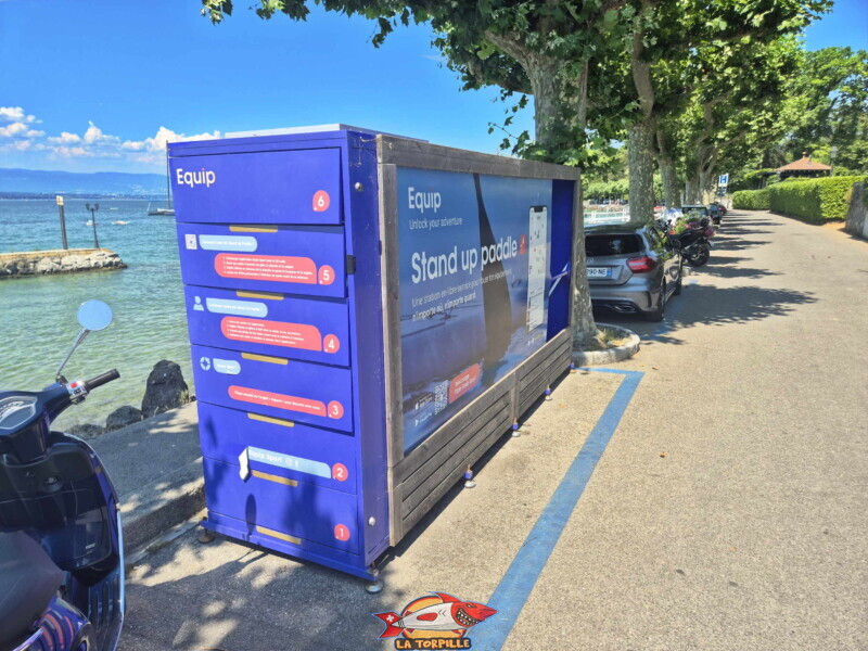 Depuis le quai. Plage du port de Corsier, canton de Genève.
