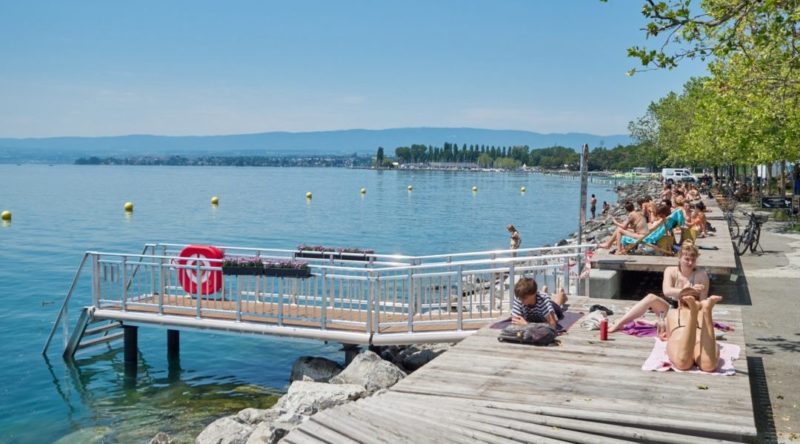 La plage de la Jetée de la Compagnie à Lausanne au bord du lac Léman.