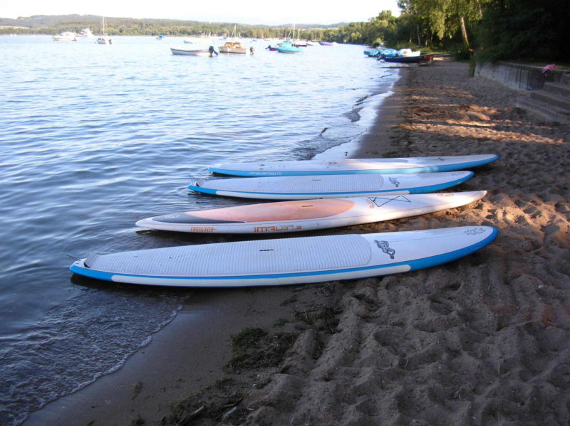 La location de paddle à la plage de Salavaux.