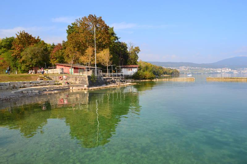 La plage de Boudry (commune de la Grande-Béroche) au bord du lac de Neuchâtel.