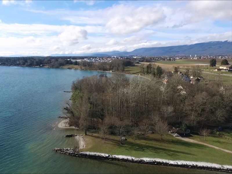 La plage de la Dullive à Dully au bord du lac Léman. La plage de la Dullive à Dully au bord du lac Léman.