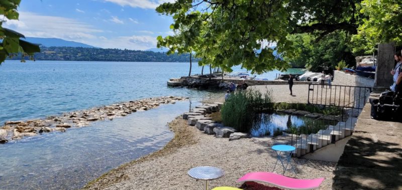 La plage du parc William Rappard à côté de Port Nautica à Genève sur la rive droite