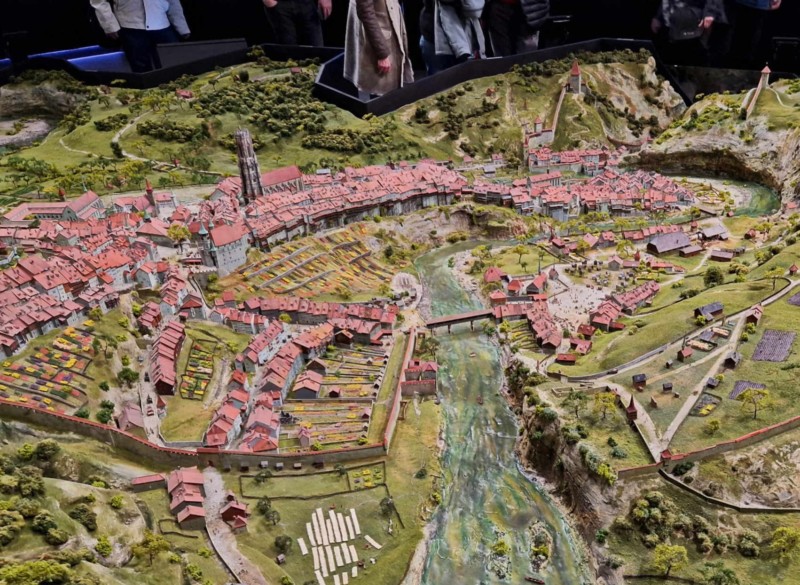 La magnifique maquette de Fribourg à l'Espace 1606, dans le quartier de la Neuveville. Elle permet de se rendre compte des remparts et des tours de défense du Moyen Âge.