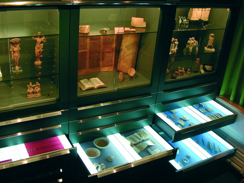 Des objets exposés au musée.