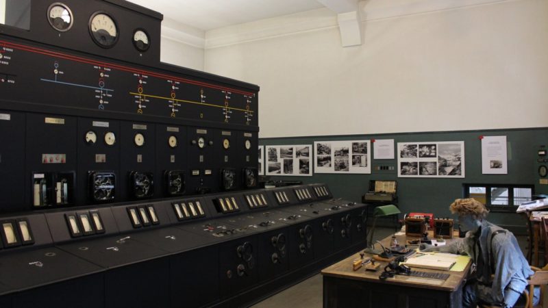 Une salle de contrôle de la production électrique