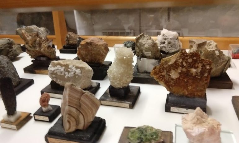 🔧 Musée des Minéraux et des Fossiles – Rougemont