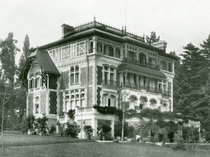 La maison de Riond-Bosson achetée par Paderewski. Elle est dynamitée par l'armée suisse en 1965.