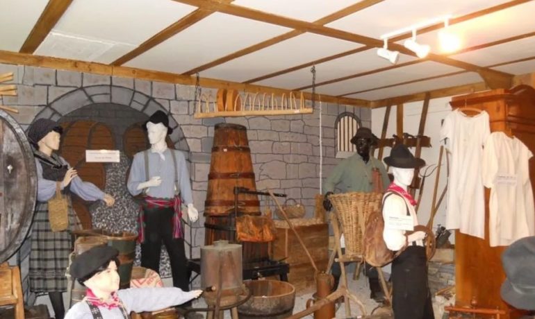 🏠 Musée des Patoisants et Costumes – Vissoie