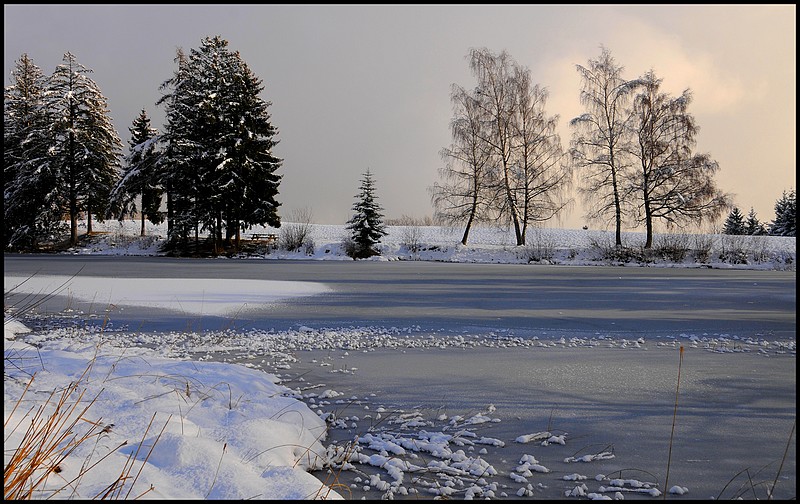L'étang de Botyre gelé en hiver.