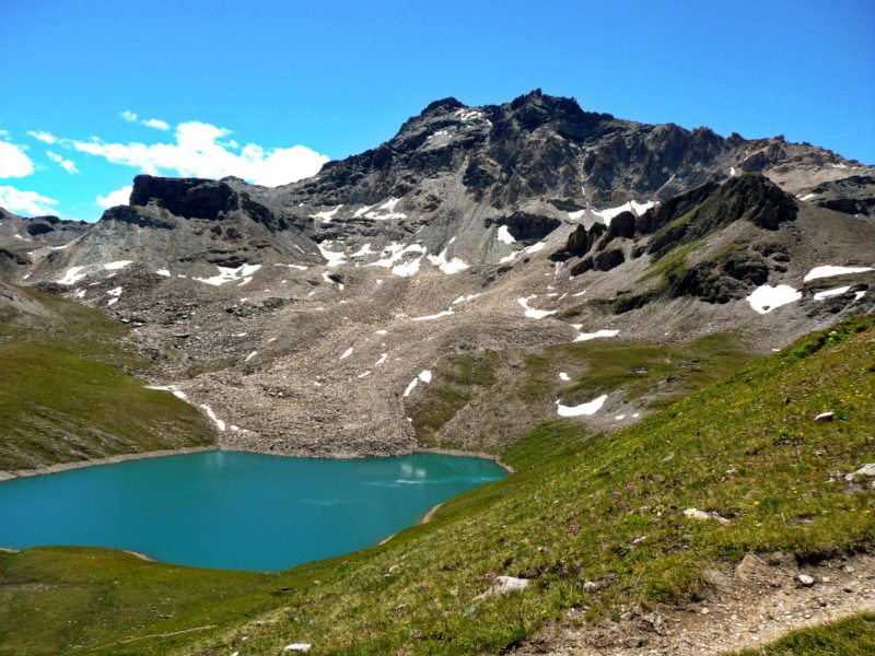 Le lac de Lona avec le Sasseneire (3254 m).