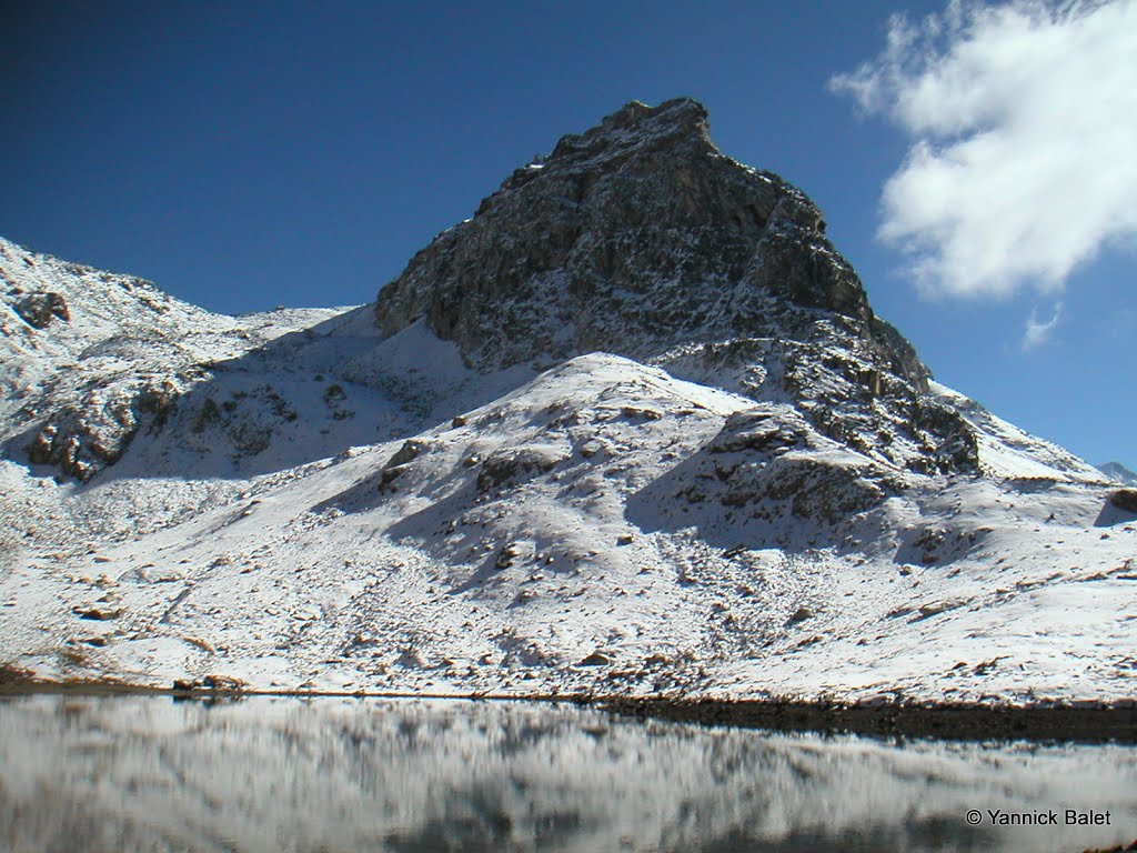 Le lac de Toûno, et au sud, le Boudri (3071 m).