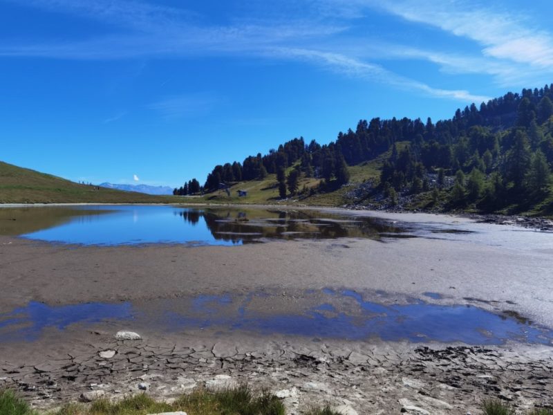 Le lac de Tracouet est réalimenté en eau lors de l'été 2022 en raison de la sécheresse.