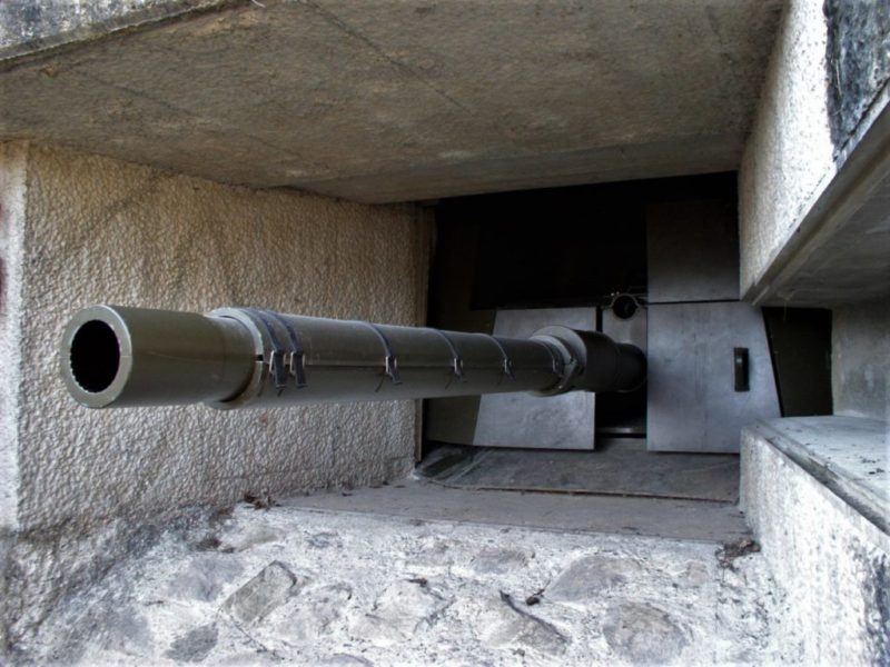 Le canon de calibre 10.5 cm du fort militaire du Centurion
