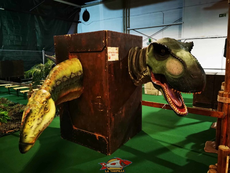 Les dinosaures de l'ancienne exposition de la Coop, Dinosauria, sont présentés au fond de Funny Park.