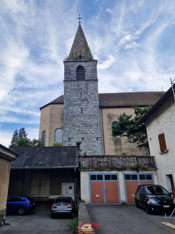 En face de l'entrée du théâtre, Le clocher de la basilique de la fameuse abbaye de St-Maurice
