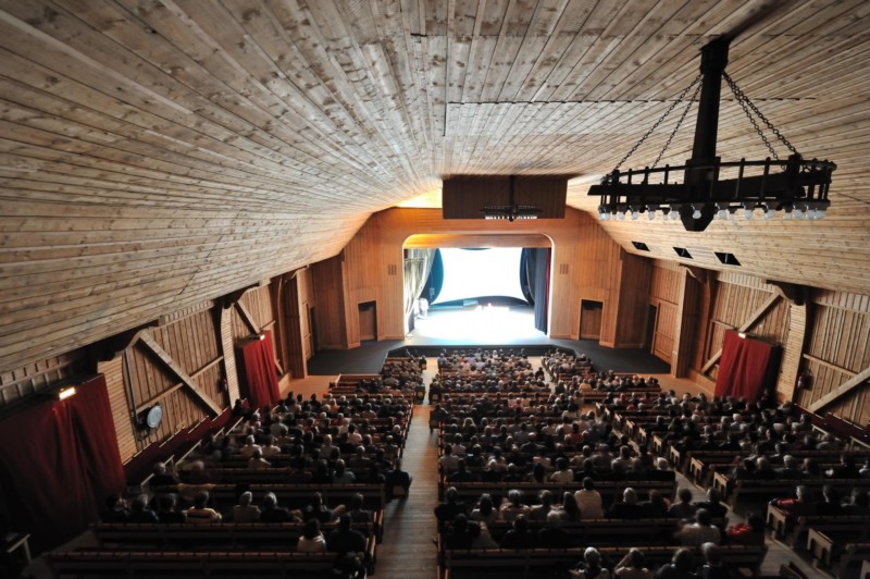 La grande salle du théâtre du Jorat lors d'une représentation