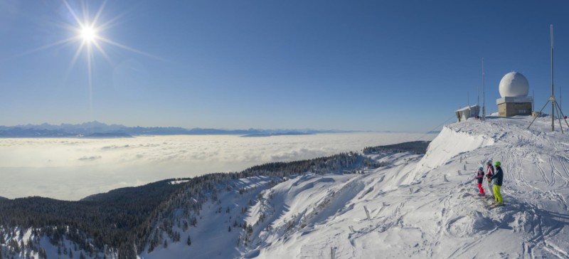 Magnifique vue depuis le sommet de la Dôle sur la région lémanique et les Alpes françaises