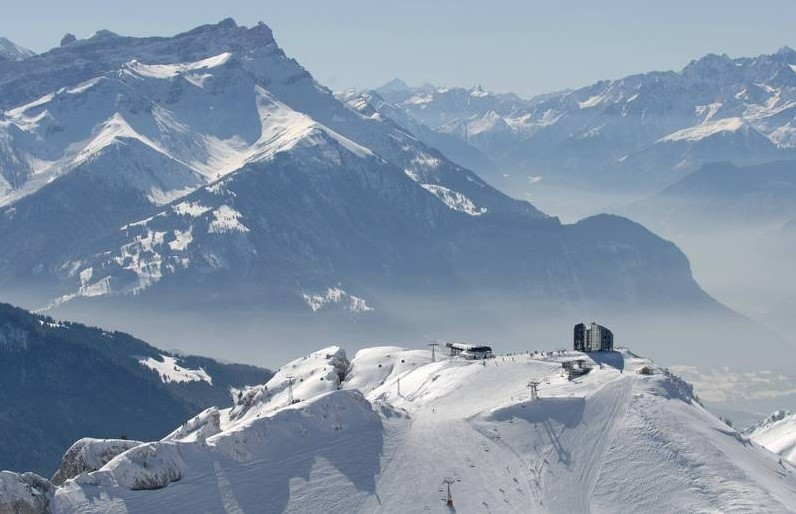 La Berneuse avec un magnifique paysage sur les Alpes
