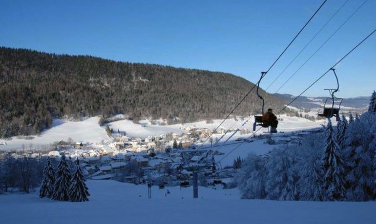 ⛷️🛴 Domaine Skiable de la Robella et Trottinettes XL sur Neige – Buttes